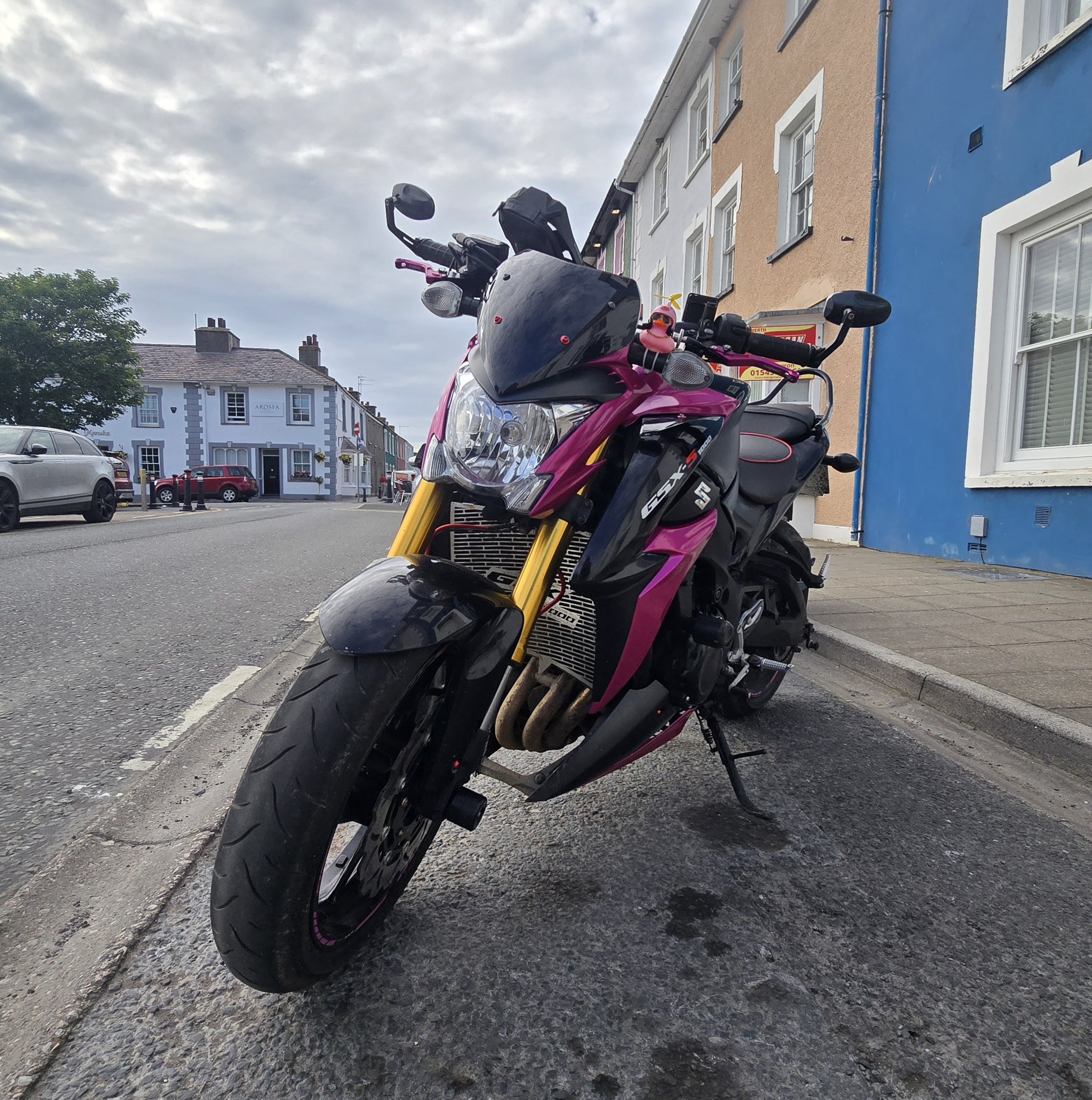 Thought Trixie was going to take off with the bike 😂